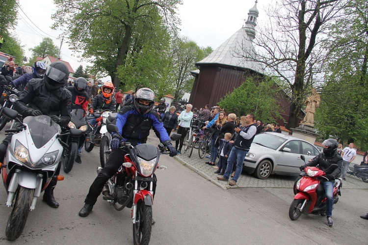 Motocykliści w kościele w Zgórsku