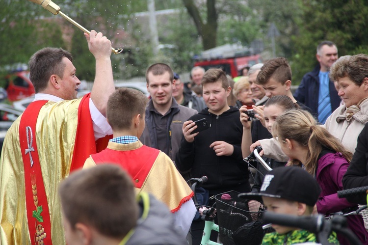 Motocykliści w kościele w Zgórsku