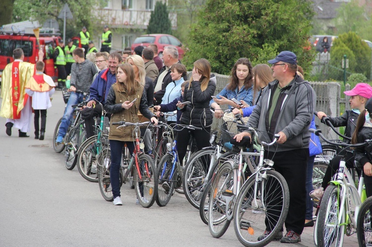 Motocykliści w kościele w Zgórsku