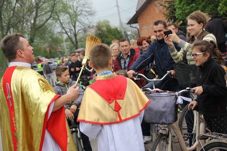 Motocykliści w kościele w Zgórsku