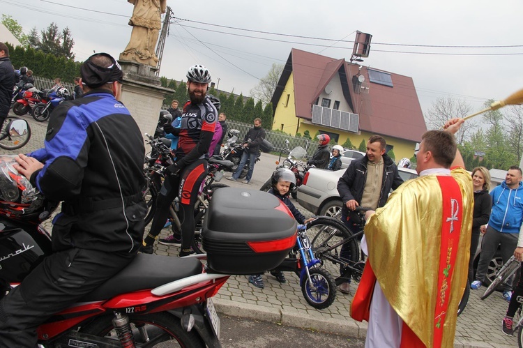 Motocykliści w kościele w Zgórsku