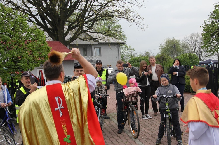 Motocykliści w kościele w Zgórsku