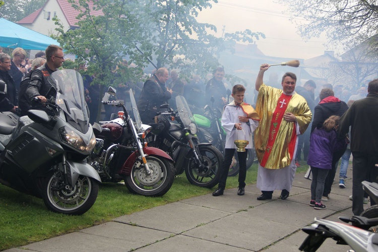 Motocykliści w kościele w Zgórsku