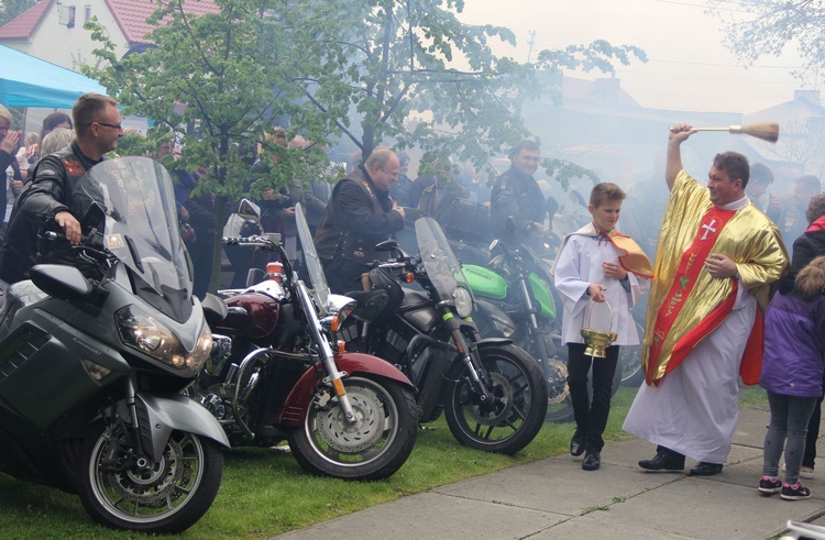 Motocykliści w kościele w Zgórsku