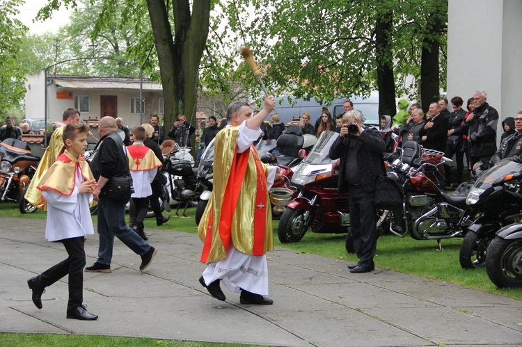 Motocykliści w kościele w Zgórsku