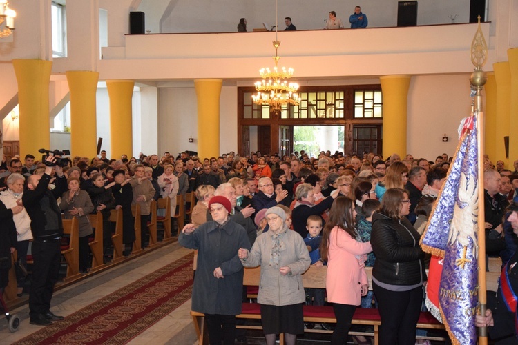 Powitanie ikony MB Częstochowskiej w Ostrowach