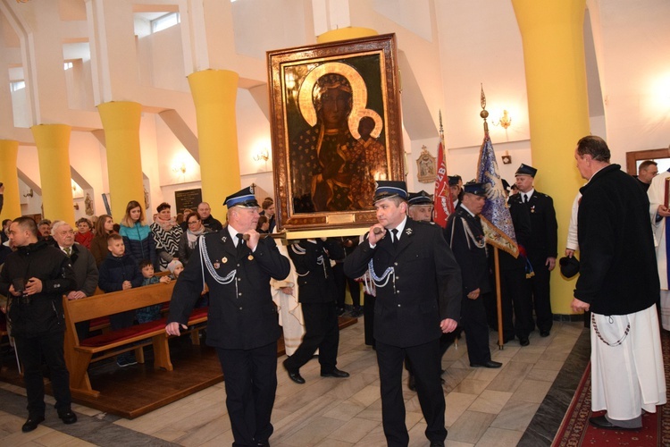 Powitanie ikony MB Częstochowskiej w Ostrowach