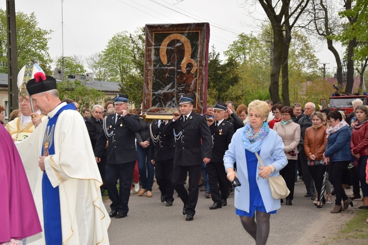 Powitanie ikony MB Częstochowskiej w Ostrowach