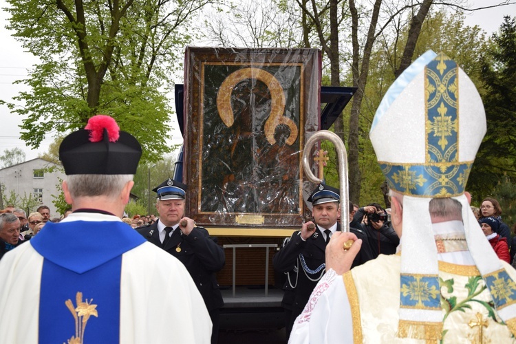 Powitanie ikony MB Częstochowskiej w Ostrowach