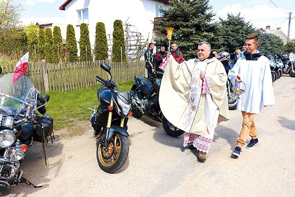 ▲	Po Mszy Świętej odbyło się poświęcenie wszystkich maszyn. 