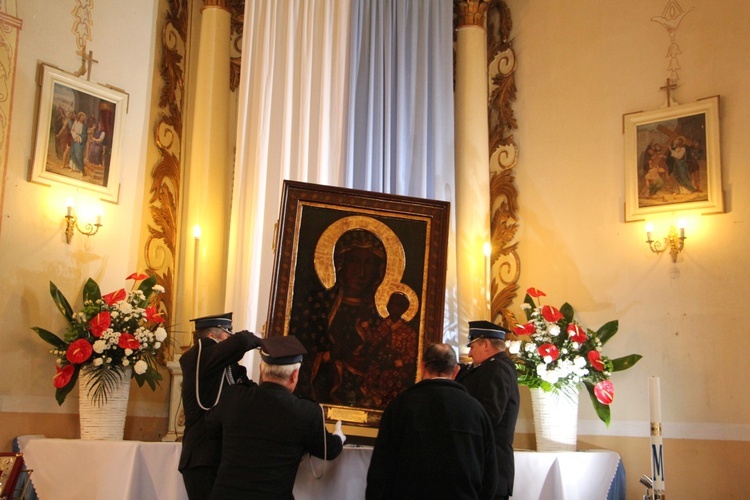 Powitanie ikony MB Częstochowskiej w Dąbrowicach