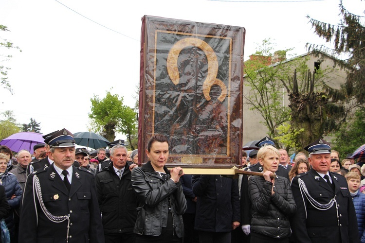 Powitanie ikony MB Częstochowskiej w Dąbrowicach