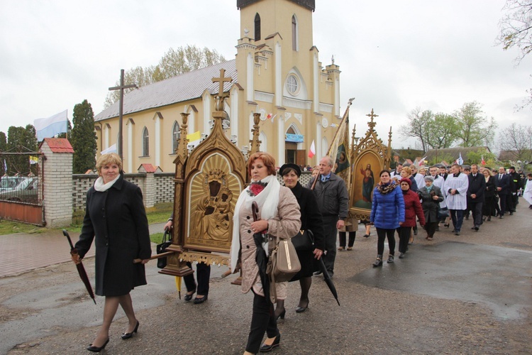 Powitanie ikony MB Częstochowskiej w Dąbrowicach