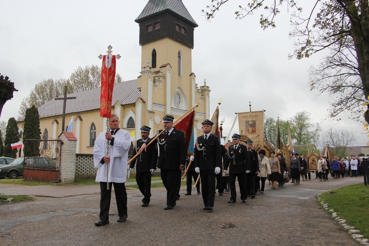 Powitanie ikony MB Częstochowskiej w Dąbrowicach