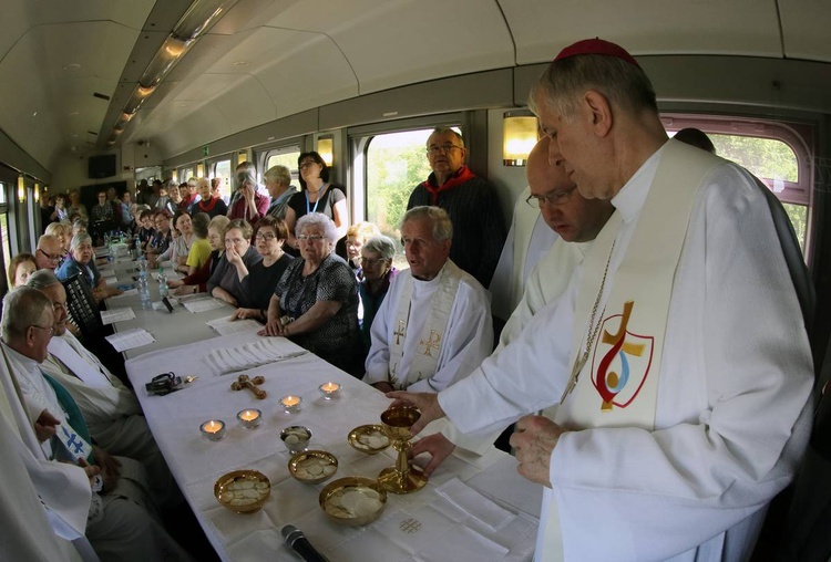 Msza w pociągu do Lourdes