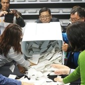 Korea Płd.: Wybory wygrał przedstawiciel lewicowej partii Razem