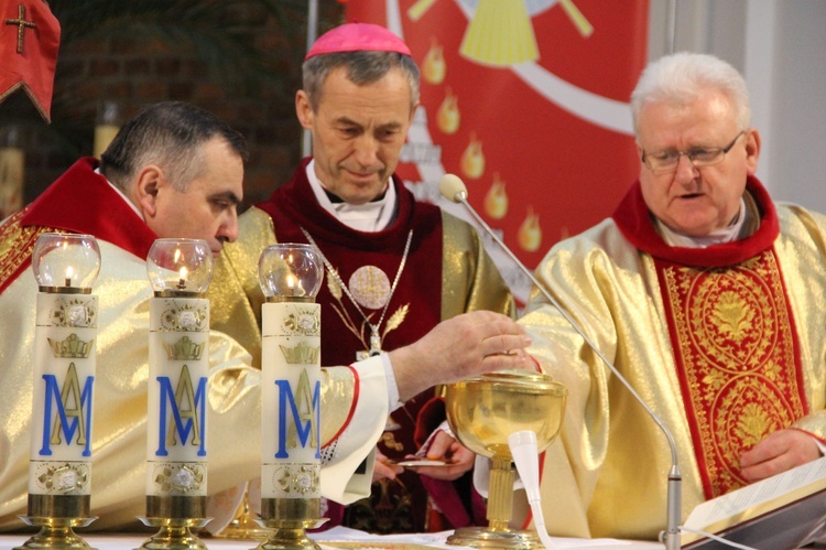 Bierzmowanie w kościele św. Stanisława Kostki w Tarnowie