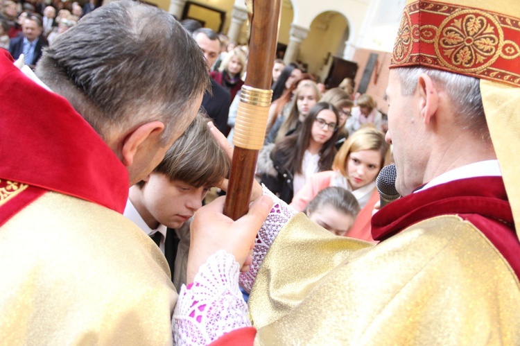 Bierzmowanie w kościele św. Stanisława Kostki w Tarnowie