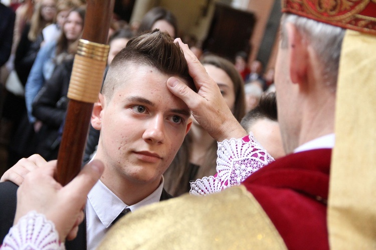 Bierzmowanie w kościele św. Stanisława Kostki w Tarnowie