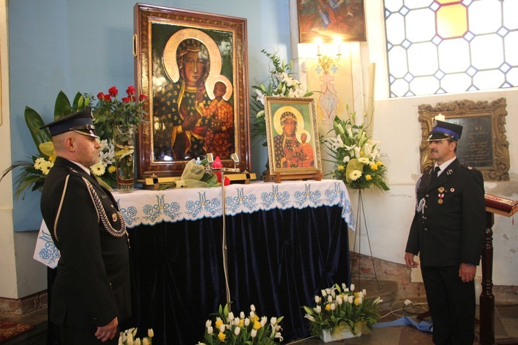 Powitanie ikony MB Częstochowskiej w Dzierzbicach