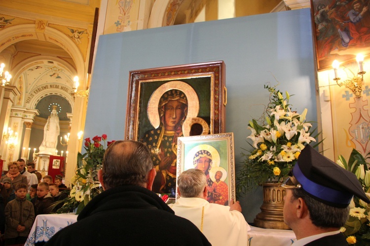 Powitanie ikony MB Częstochowskiej w Dzierzbicach