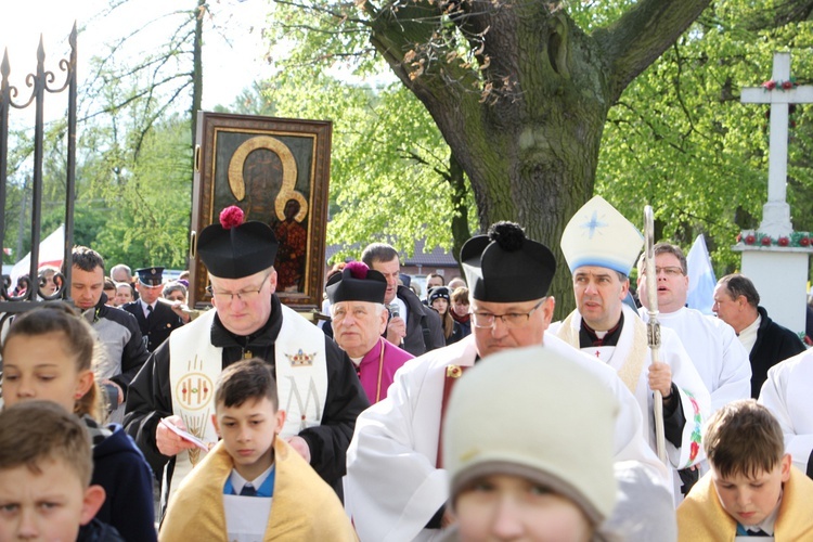 Powitanie ikony MB Częstochowskiej w Dzierzbicach