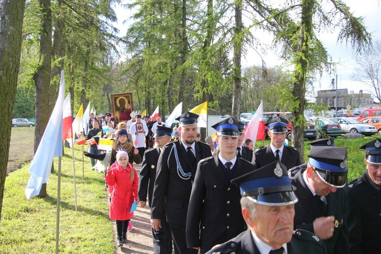 Powitanie ikony MB Częstochowskiej w Dzierzbicach