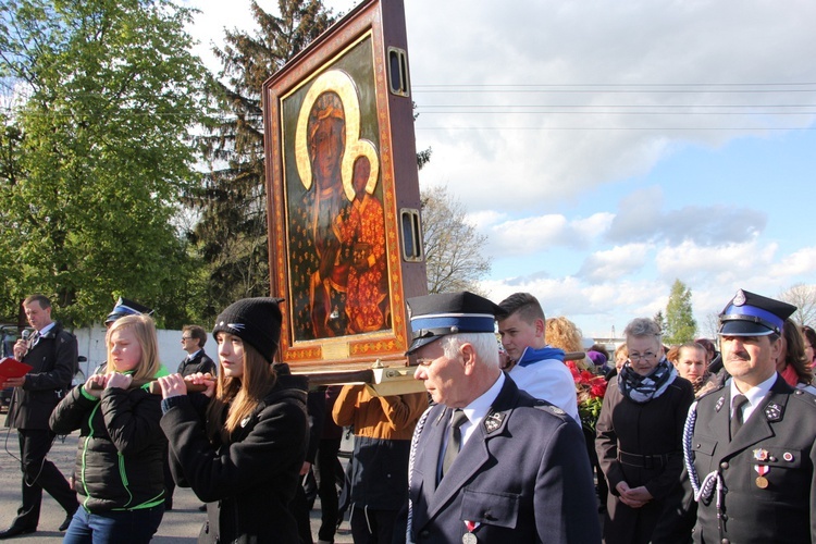 Powitanie ikony MB Częstochowskiej w Dzierzbicach