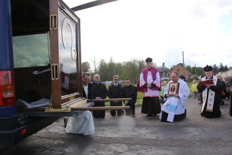 Powitanie ikony MB Częstochowskiej w Dzierzbicach