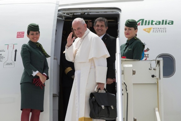 Franciszek już w Portugalii