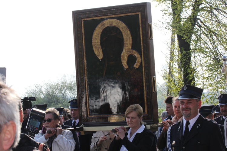 Powitanie ikony MB Częstochowskiej w Mazewie