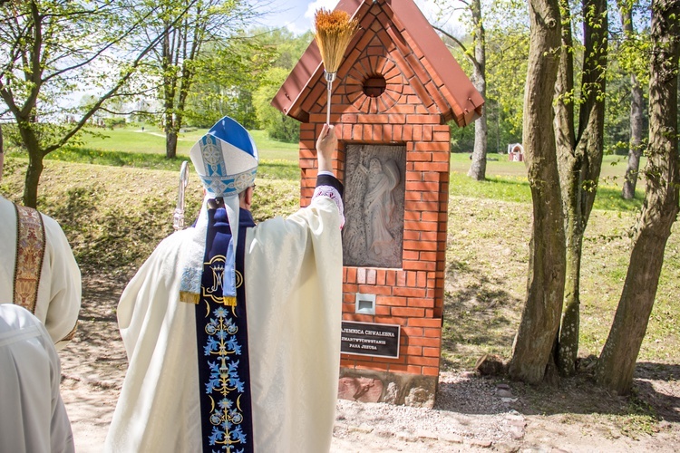 Poświęcenie kapliczek w Gietrzwałdzie