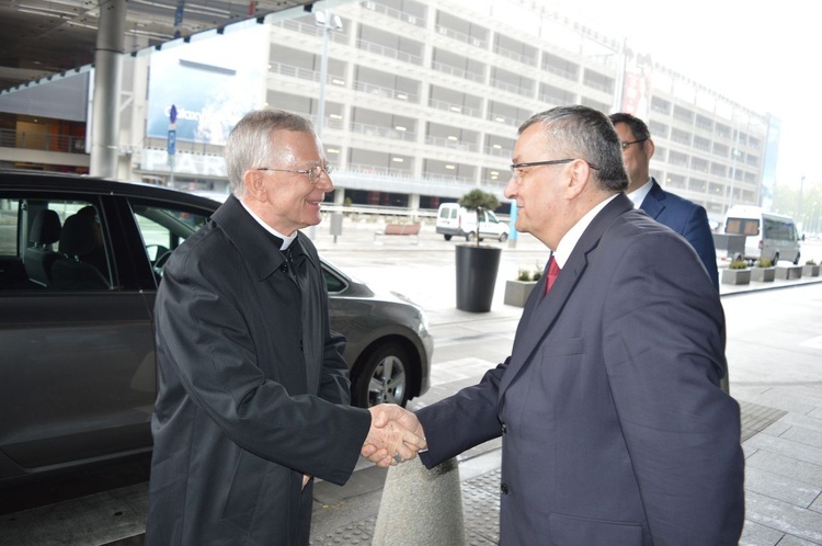 Abp Marek Jędraszewski w Kraków Airport 