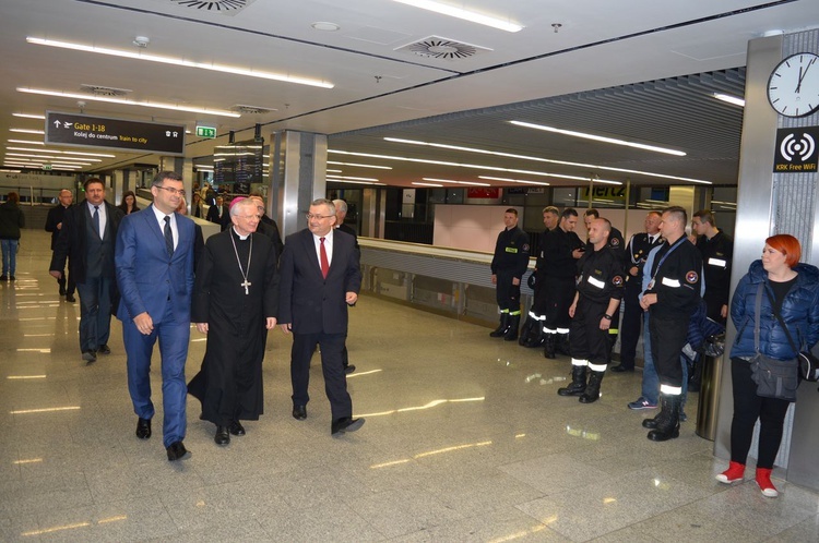 Abp Marek Jędraszewski w Kraków Airport 