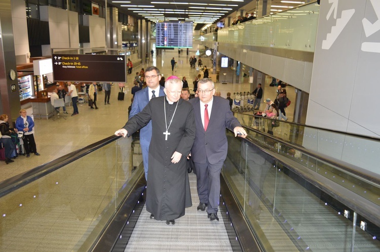 Abp Marek Jędraszewski w Kraków Airport 