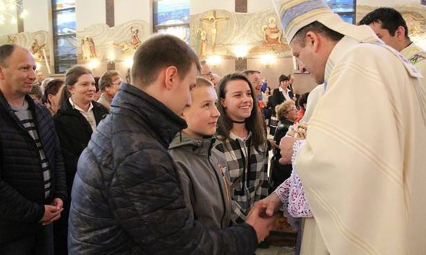 Reprezentanci parafii z całej diecezji odebrali różańce dla swoich wspólnot