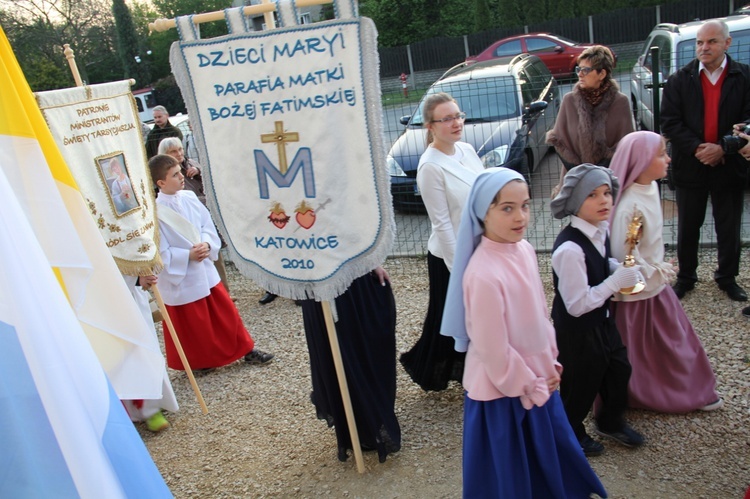 Bierzmowanie i błogosławienie dzwonów u MB Fatimskiej w Piotrowicach