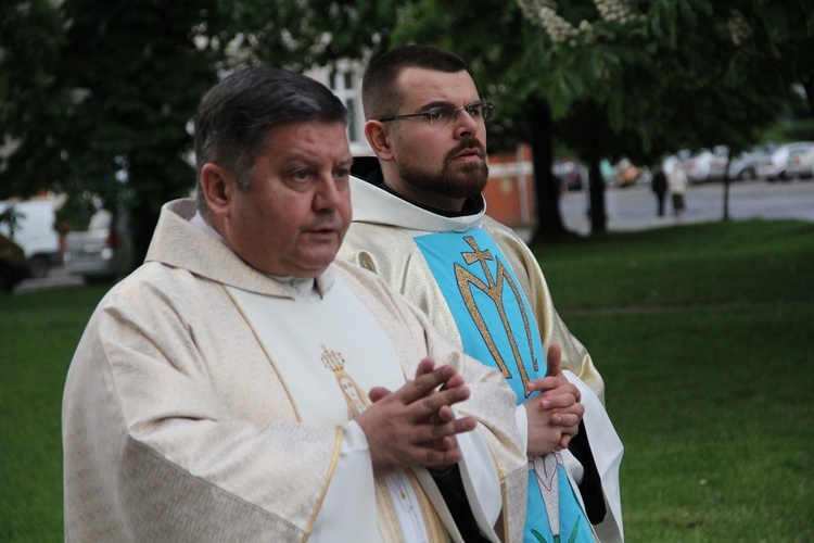 Nabożństwo fatimskie i instalacja relikwii św. Hiacynty i św. Franciszka