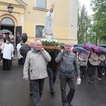 Rodziny idą za Matką