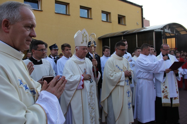 Nabożeństwo Fatimskie w parafii Jezusa Chrystusa Króla Wszechświata w Rawie Maz. 