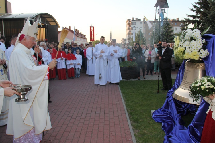 Nabożeństwo Fatimskie w parafii Jezusa Chrystusa Króla Wszechświata w Rawie Maz. 