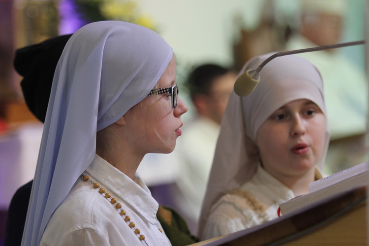 Nabożeństwo Fatimskie w parafii Jezusa Chrystusa Króla Wszechświata w Rawie Maz. 