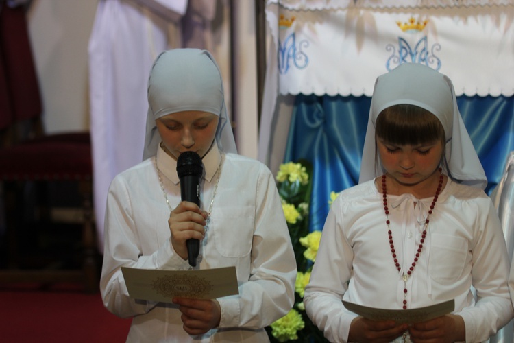 Nabożeństwo Fatimskie w parafii Jezusa Chrystusa Króla Wszechświata w Rawie Maz. 