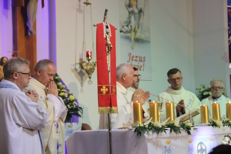 Nabożeństwo Fatimskie w parafii Jezusa Chrystusa Króla Wszechświata w Rawie Maz. 