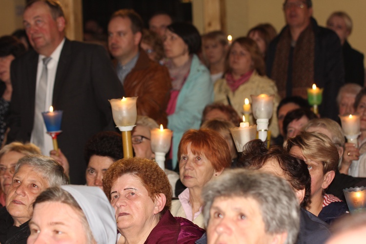 Nabożeństwo Fatimskie w parafii Jezusa Chrystusa Króla Wszechświata w Rawie Maz. 