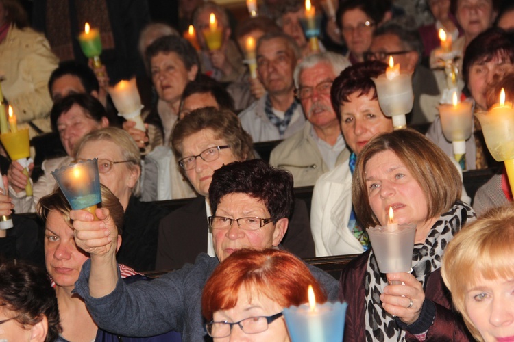 Nabożeństwo Fatimskie w parafii Jezusa Chrystusa Króla Wszechświata w Rawie Maz. 