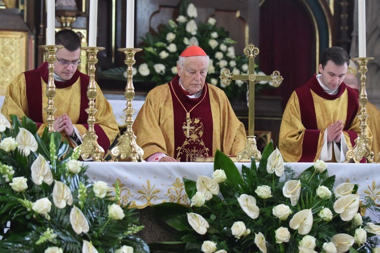 I komunii św. w Strzegomiu udzielił kardynał