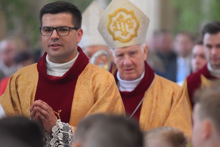 I komunii św. w Strzegomiu udzielił kardynał