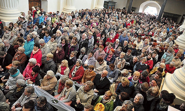 Skrzatusz, 6 maja: W Diecezjalnej Pielgrzymce Żywego Różańca wzięło udział ok. 2 tys. osób.