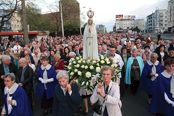 „Matko Kościoła! Przyświecaj mieszkańcom Gorzowa Wlkp. i całemu ludowi Bożemu na drogach wiary, nadziei i miłości” – to fragment zawierzenia.